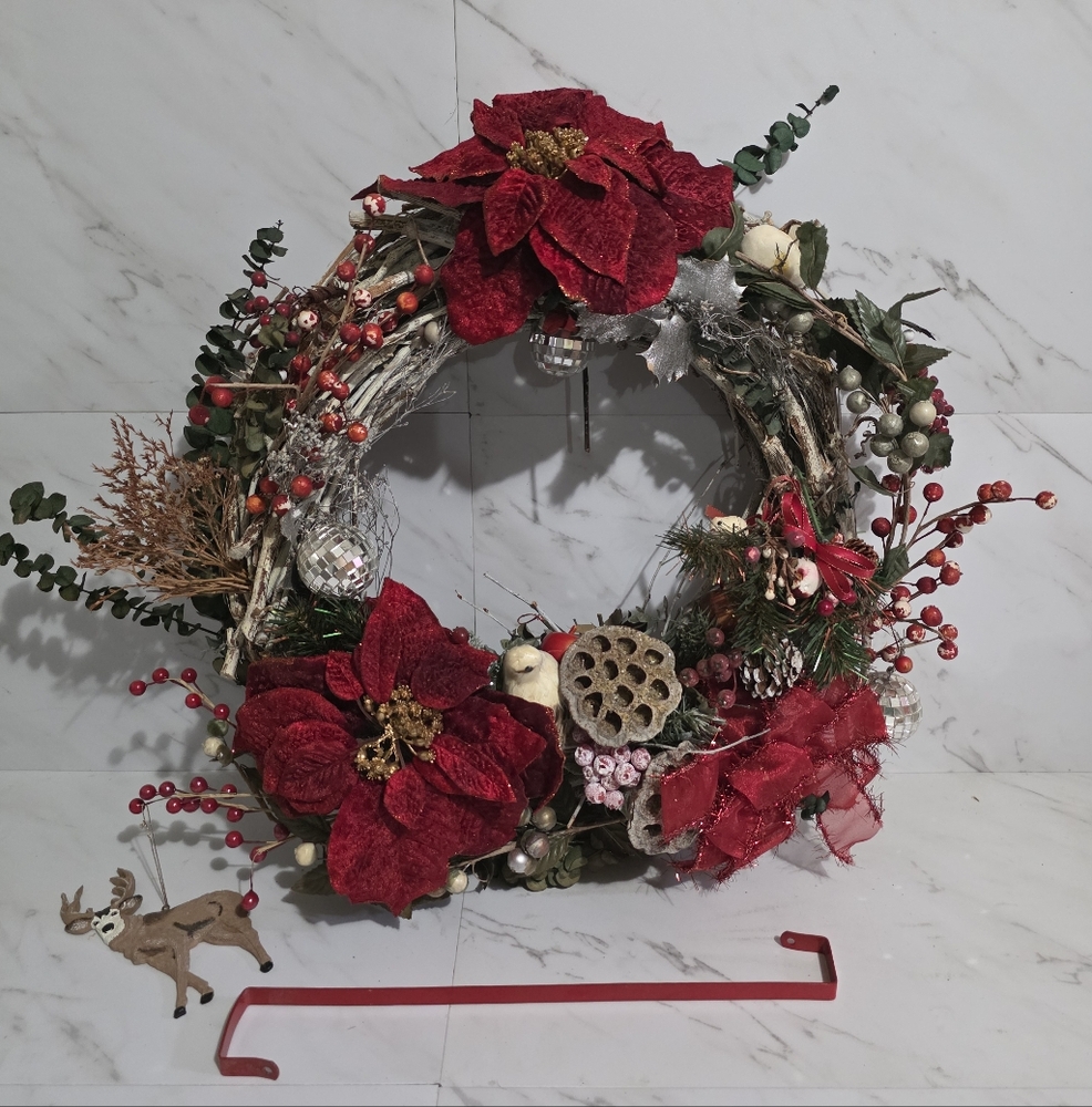 Natural Grapevine Wreath 22x18" - Elegant Holiday Decor -Poinsettias, Birds